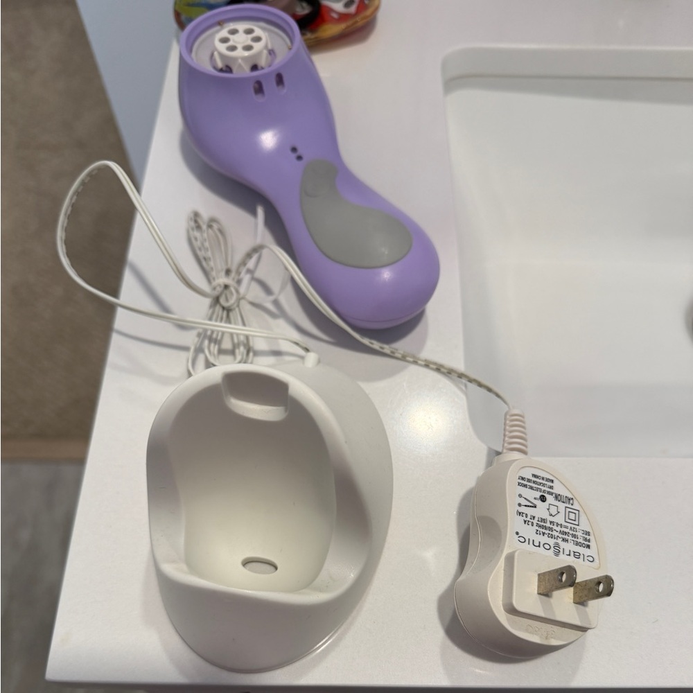 Clarisonic Plus Lavender Cleansing Device - Picture 5 of 7